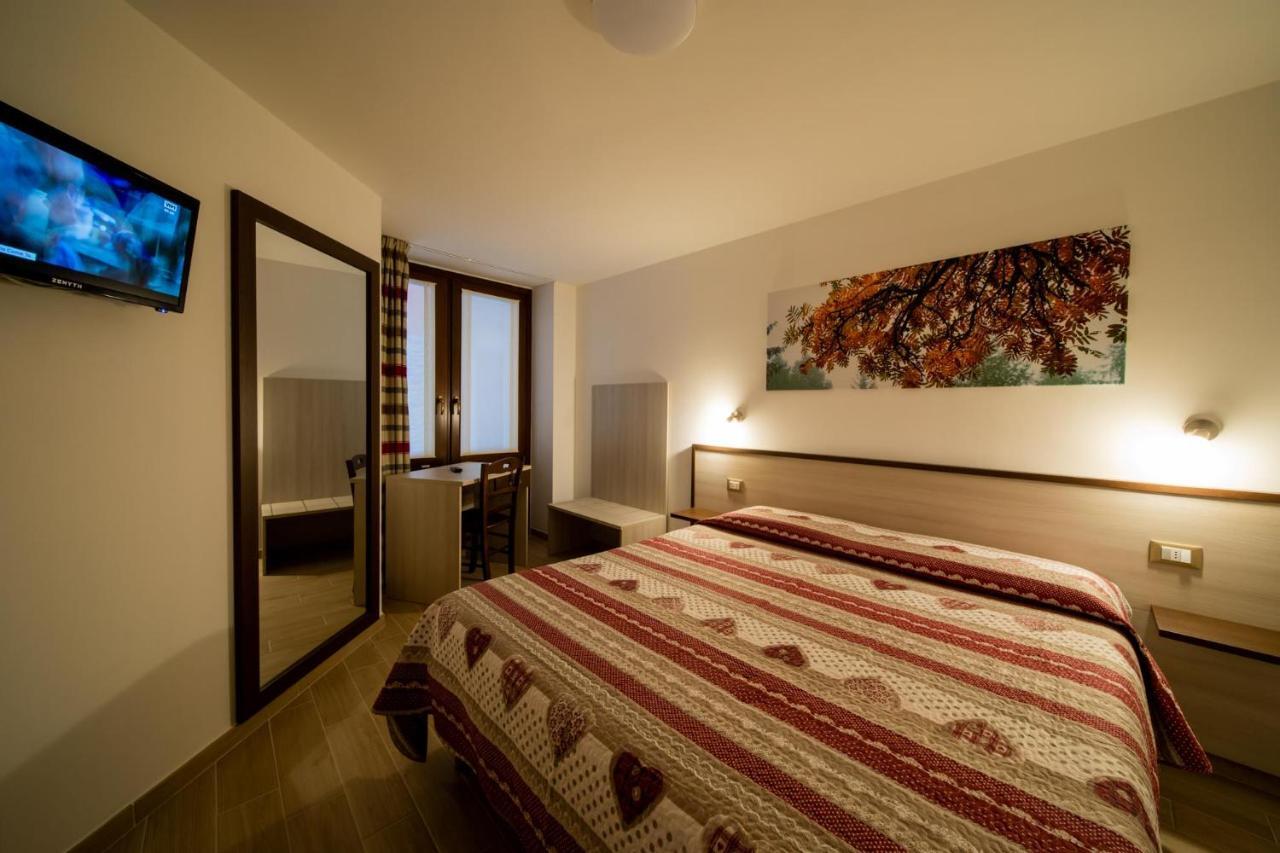 Chambres D'Hotel A Rosy Aosta Buitenkant foto