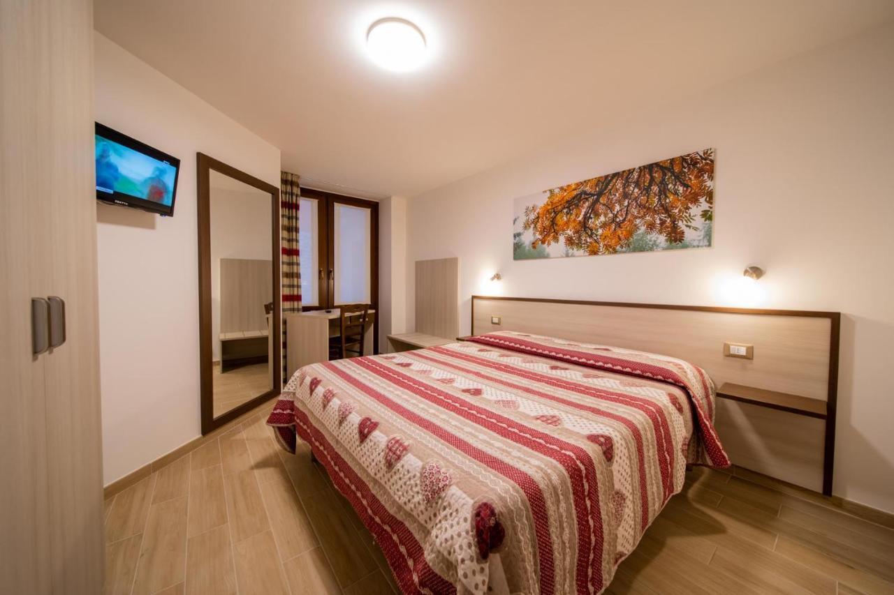 Chambres D'Hotel A Rosy Aosta Buitenkant foto