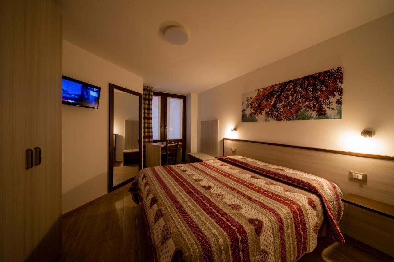 Chambres D'Hotel A Rosy Aosta Buitenkant foto